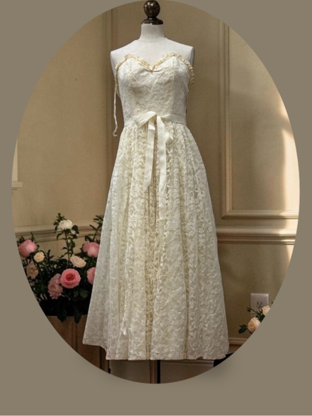 Vintage Fancy Frocks cream lace ystrapless wedding gown by Phyllis Gerran’s XS